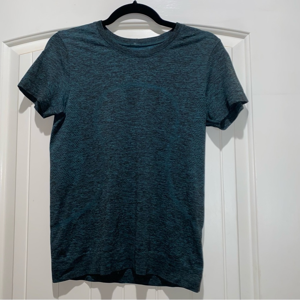 Lululemon swiftly relaxed shirt size 4
